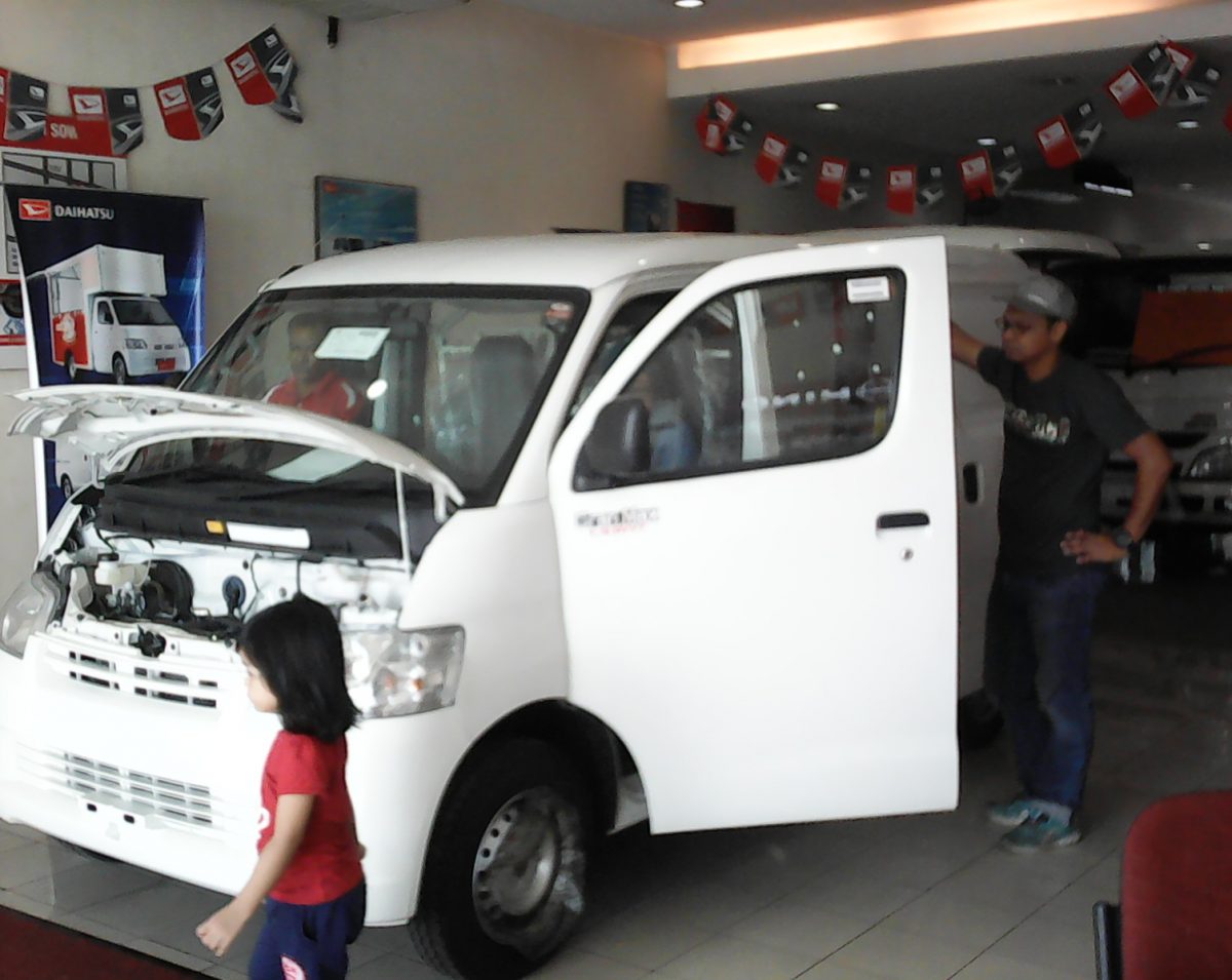 ABANG LORI   menjual Van Daihatsu Gran Max baru  ( malaysia )
